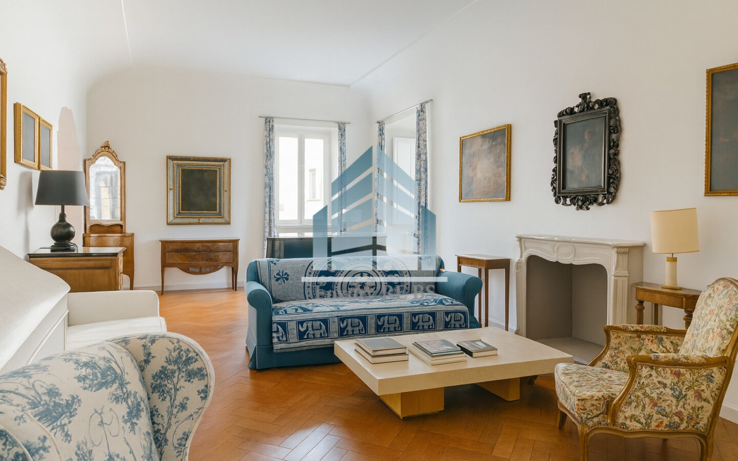 3-bedroom Vintage Apartment In Central Rome