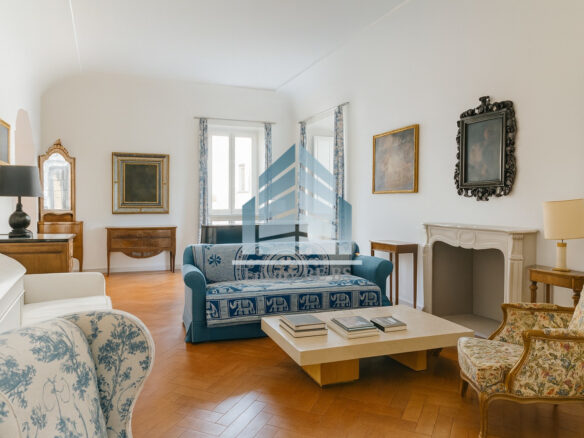 3-bedroom Vintage Apartment In Central Rome