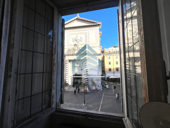 3-bedroom Vintage Apartment In Central Rome
