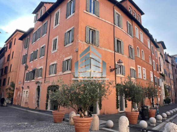 3-bed Villa Near Piazza San Salvatore Historic Charm
