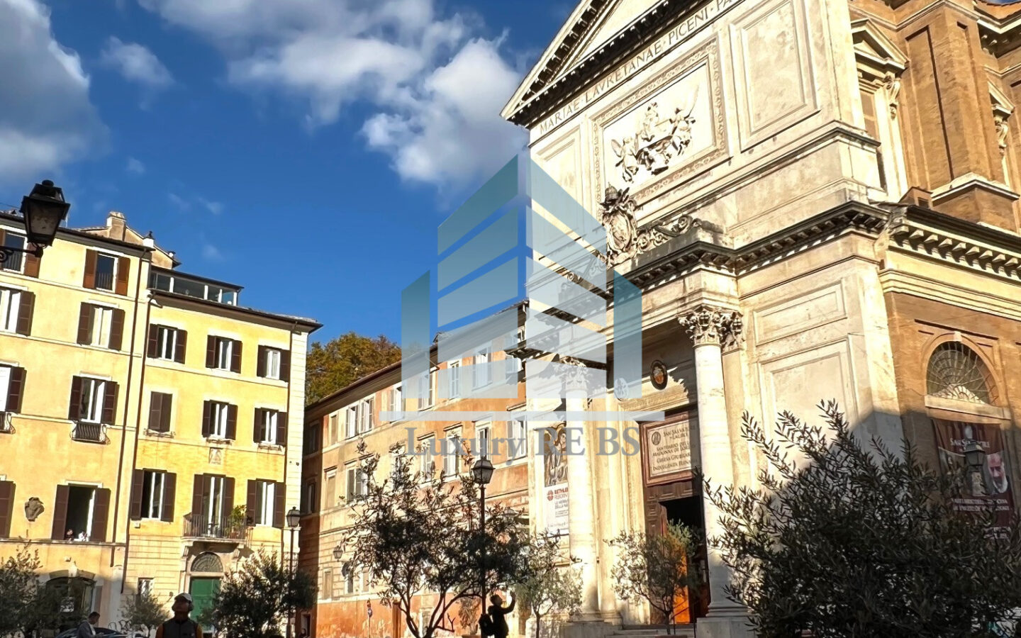 3-bed Villa Near Piazza San Salvatore Historic Charm