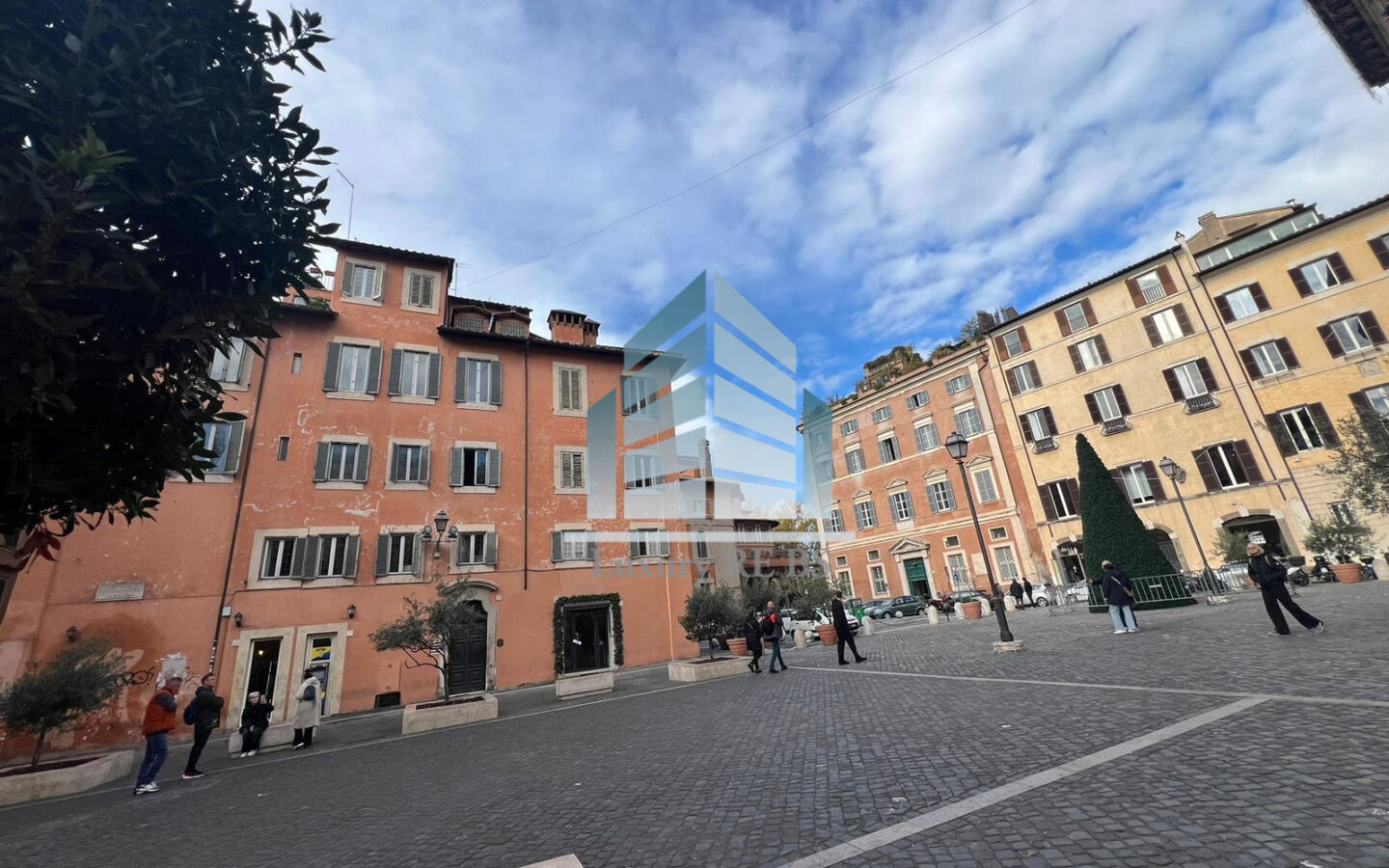 3-bed Villa Near Piazza San Salvatore Historic Charm