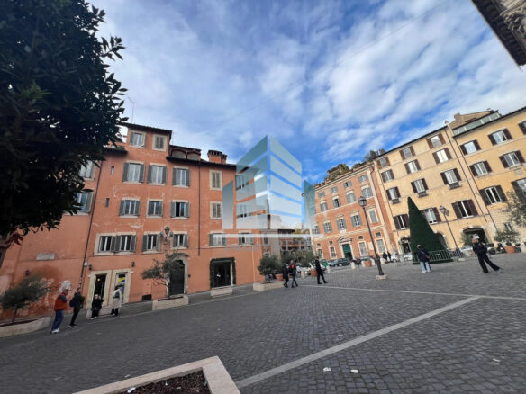 3-bed Villa Near Piazza San Salvatore Historic Charm