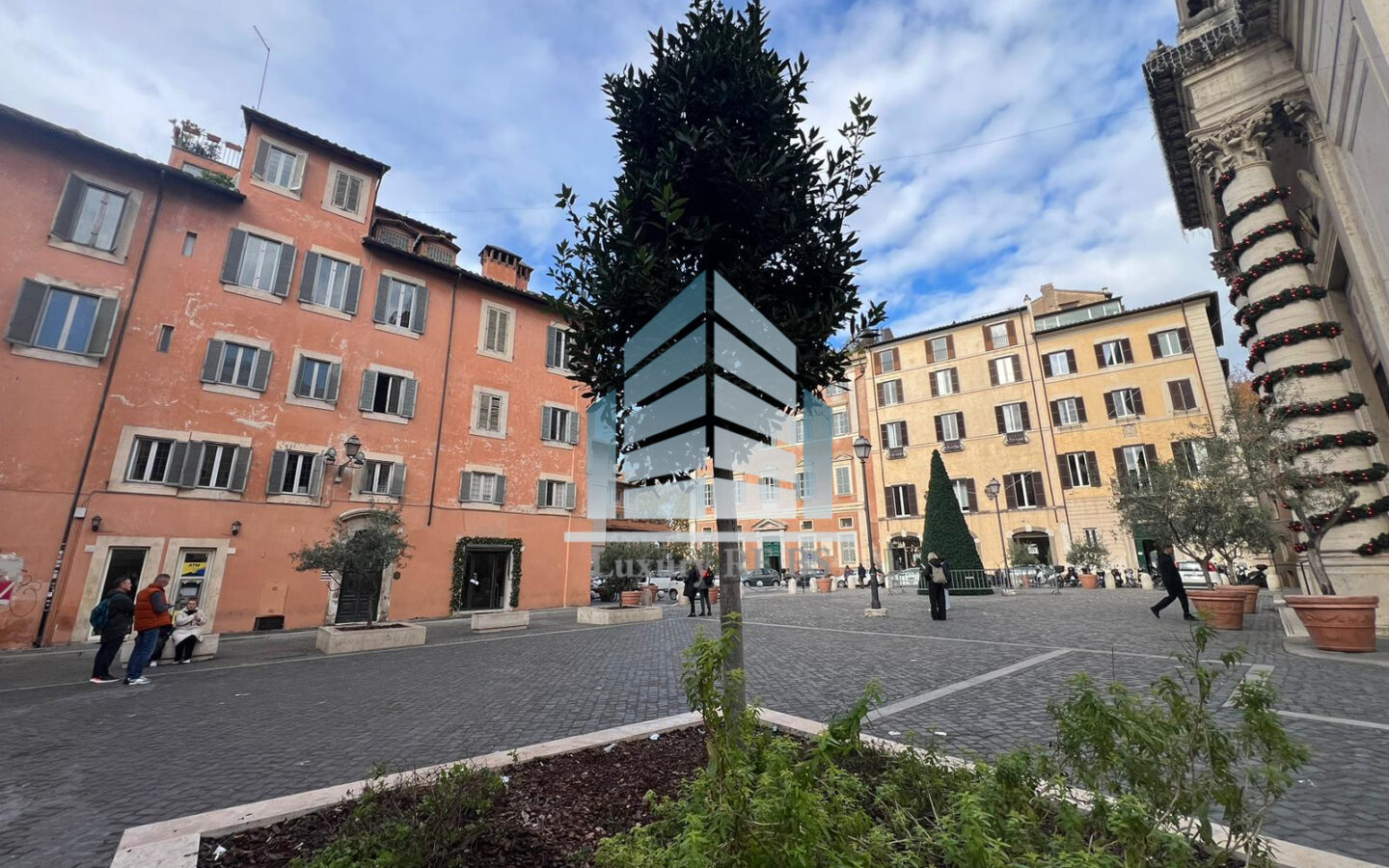 3-bedroom Vintage Apartment In Central Rome