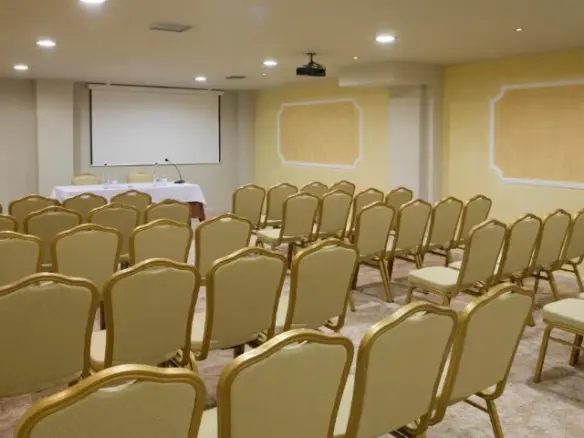 Hotel With 2500 M² In Pella, Featuring Redevelopment Potential