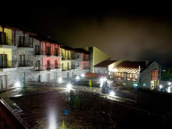 Hotel With 2500 M² In Pella, Featuring Redevelopment Potential