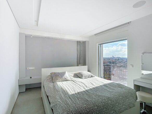 Penthouse Duplex With Terrace On Avenida Concha Espina