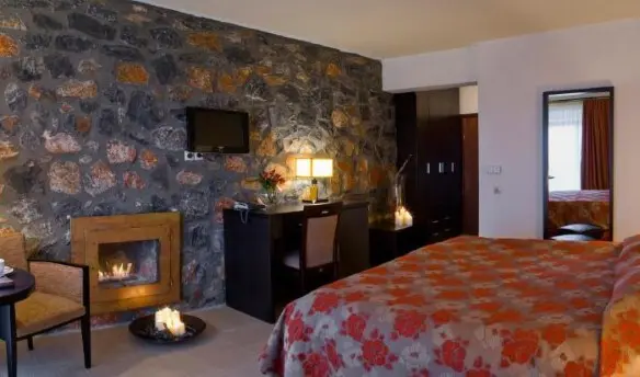 Hotel With 2500 M² In Pella, Featuring Redevelopment Potential