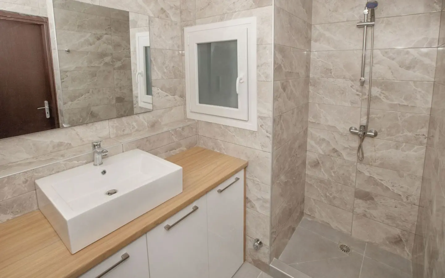 Flat With 2 Bedrooms In Athens Near Historical Landmarks