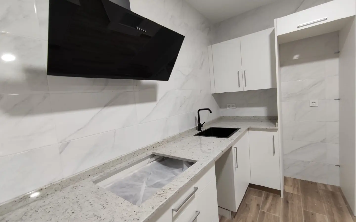 2-bedroom Townhouse In Petrer, Spain (56 M²)