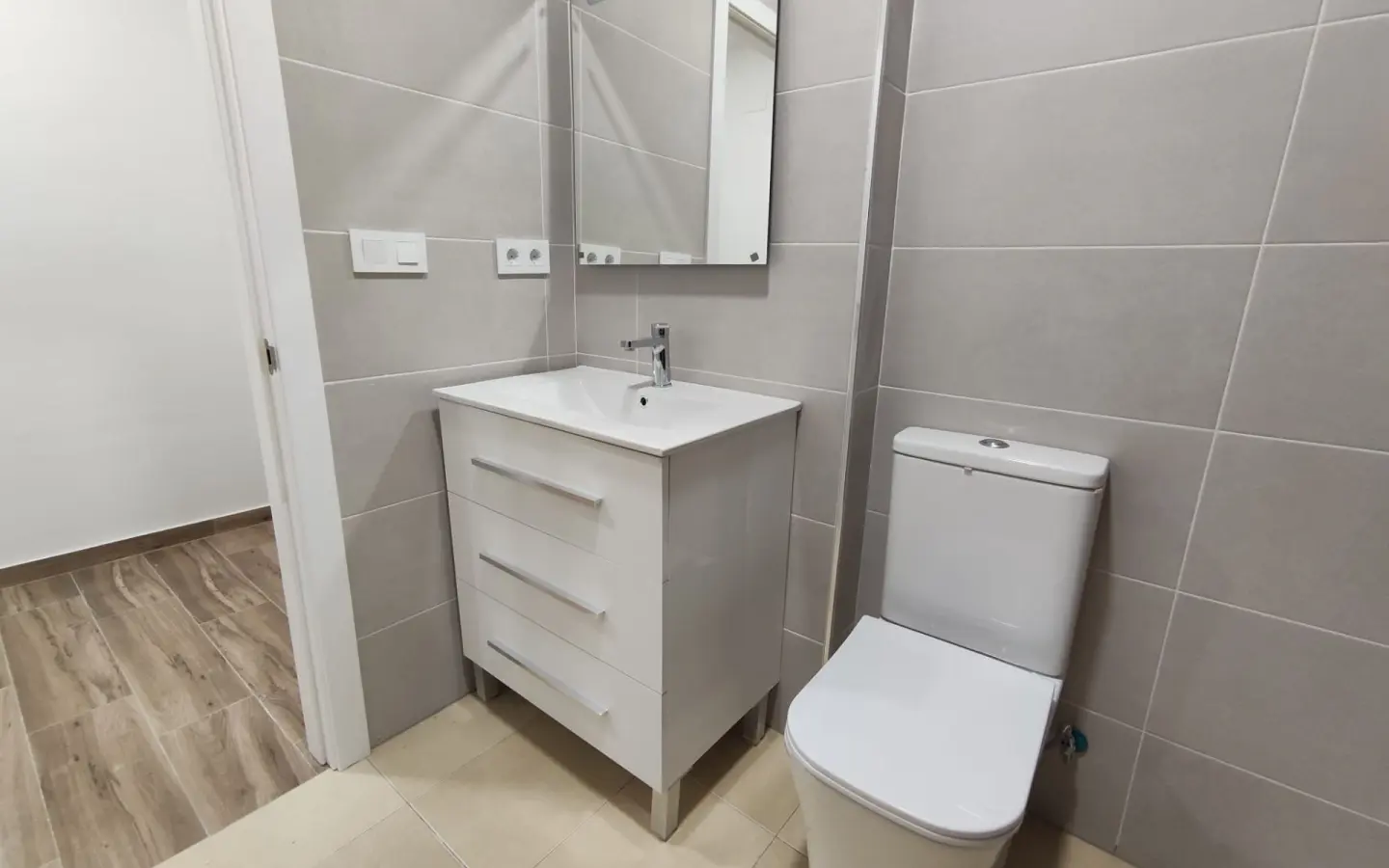 2-bedroom Townhouse In Petrer, Spain (56 M²)