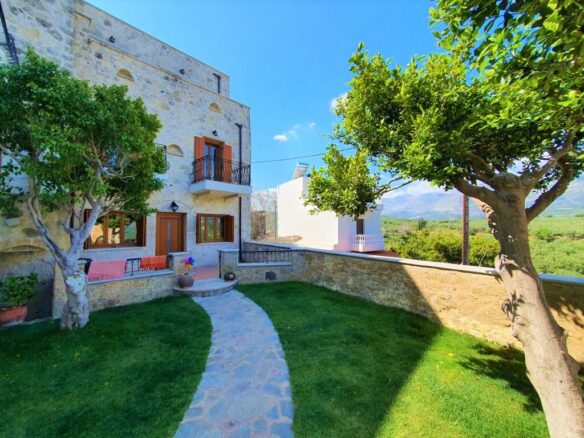 Building In Tilisos, Greece (390 M²)
