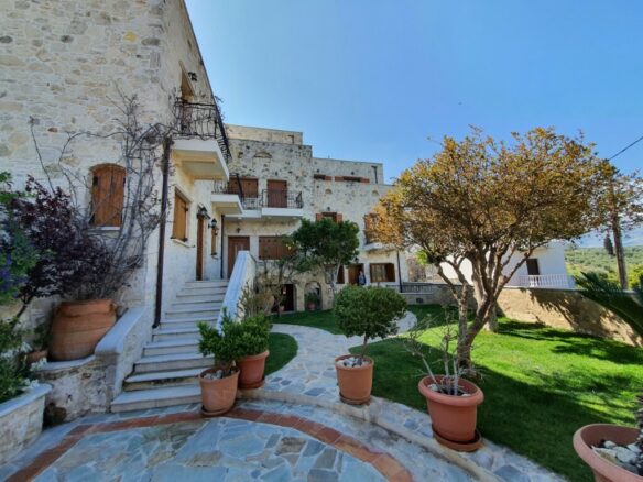 Building In Tilisos, Greece (390 M²)