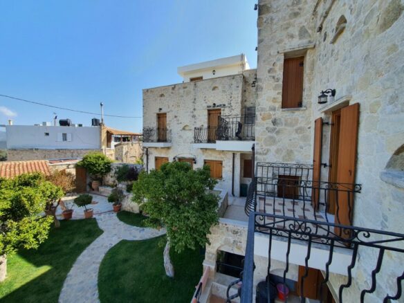 Building In Tilisos, Greece (390 M²)