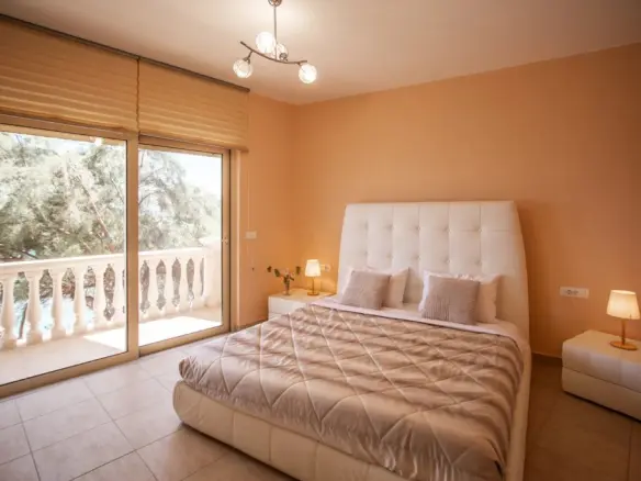 Villa In Main Town Area, Greece (300 M²)
