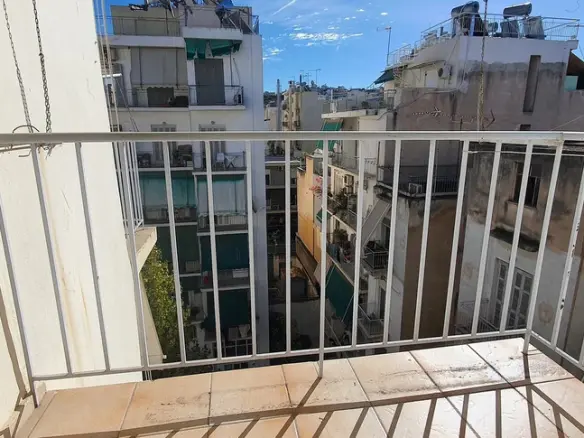 Two-bedroom Flat In Athens With 82 M² And Renovated Features