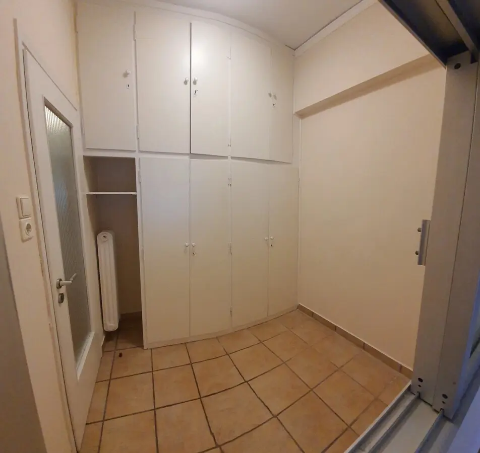 Two-bedroom Flat In Athens With 82 M² And Renovated Features