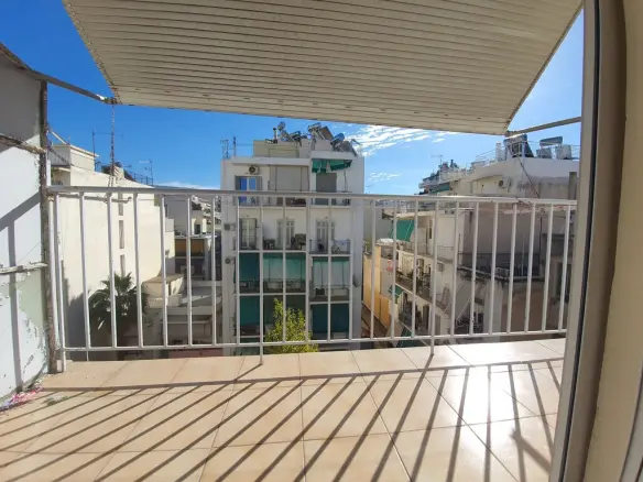 Two-bedroom Flat In Athens With 82 M² And Renovated Features
