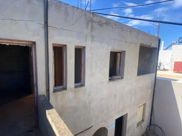 Business In Neapoli, Greece (180 M²)