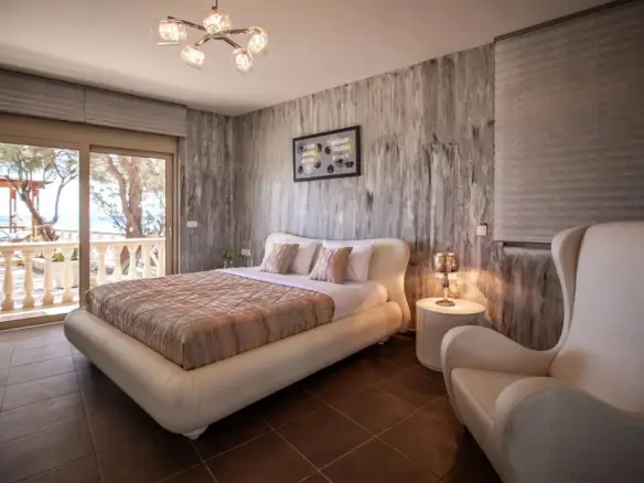 Villa In Main Town Area, Greece (300 M²)