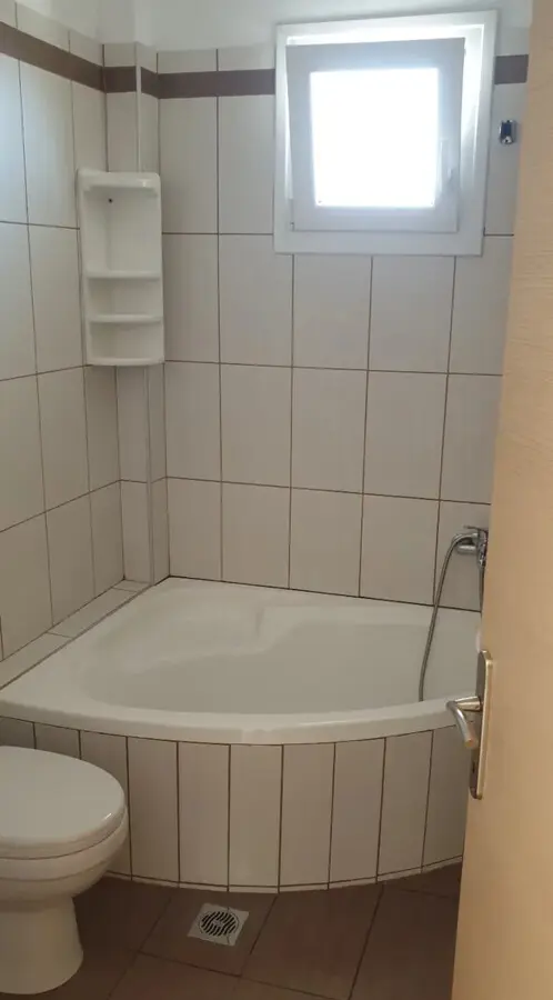 3-bedroom Building In Chrisoupoli, Greece (216 M²)