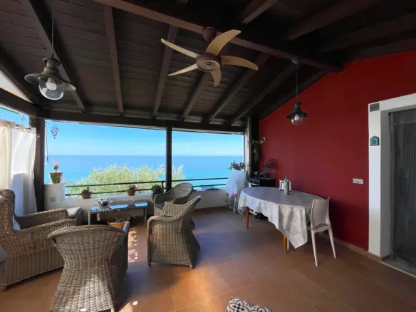 Renovated Apartment With Terrace In Corfu
