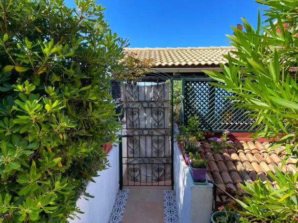 Renovated Apartment With Terrace In Corfu