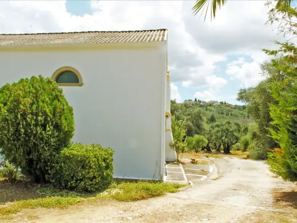 Detached House With Garden Area In Corfu