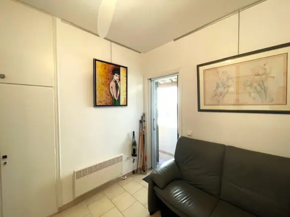 Renovated Apartment With Terrace In Corfu