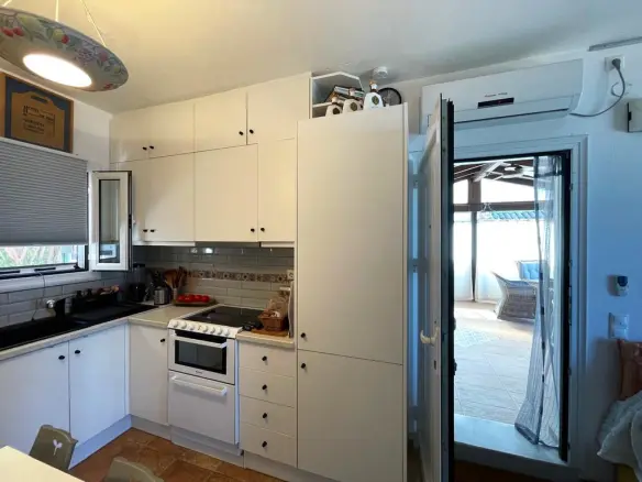 Renovated Apartment With Terrace In Corfu