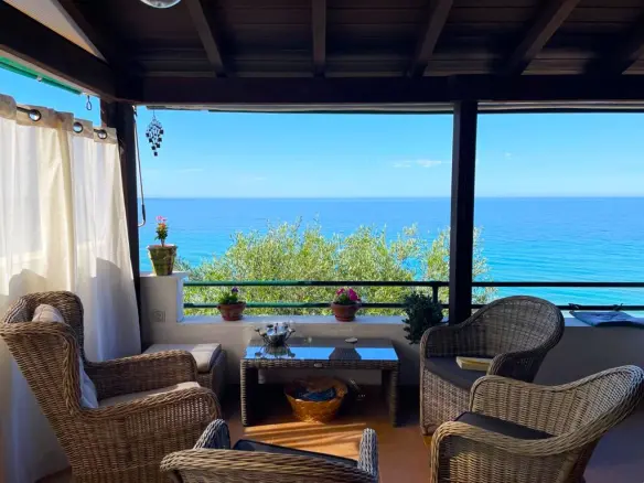 Renovated Apartment With Terrace In Corfu