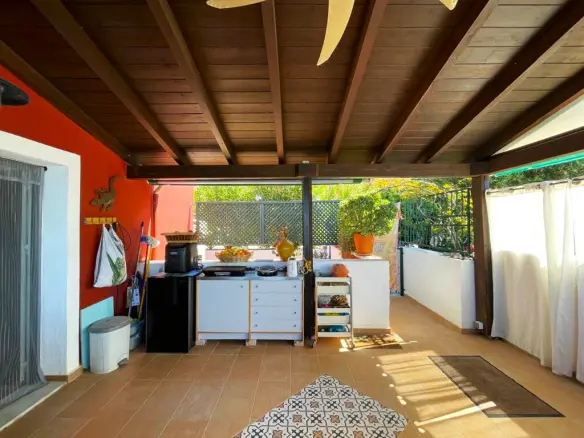 Renovated Apartment With Terrace In Corfu