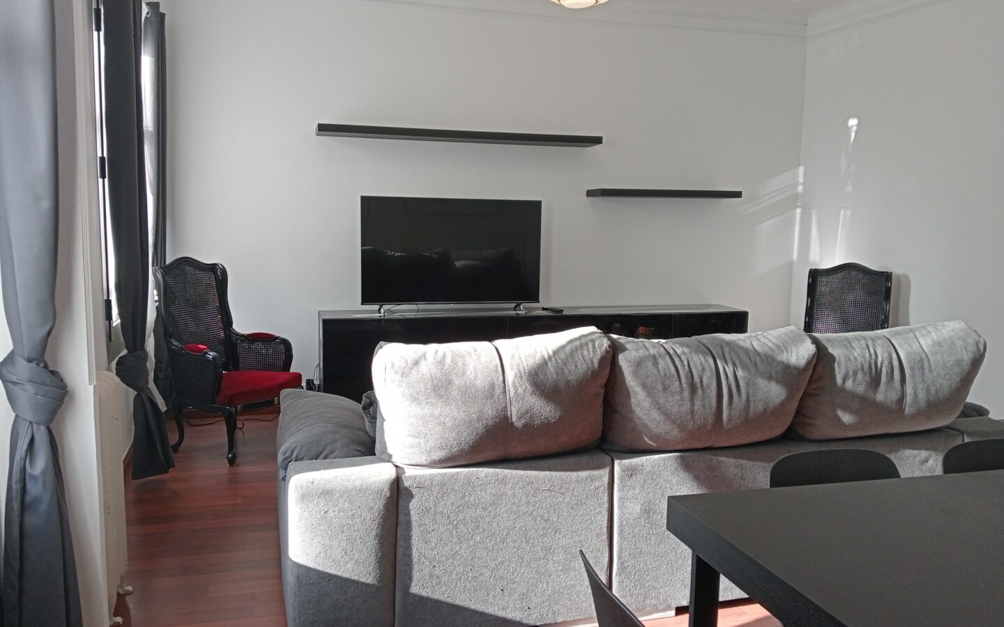 Apartment With Two Bedrooms And Balcony Near Plaza Urquinaona