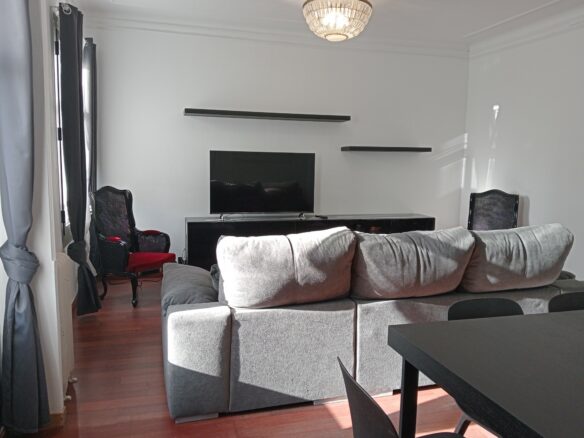 Apartment With Two Bedrooms And Balcony Near Plaza Urquinaona