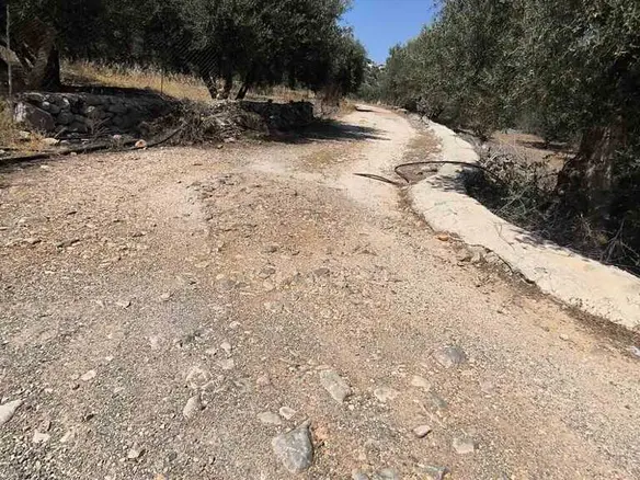 Land Parcel 2049 M² Located In Crete