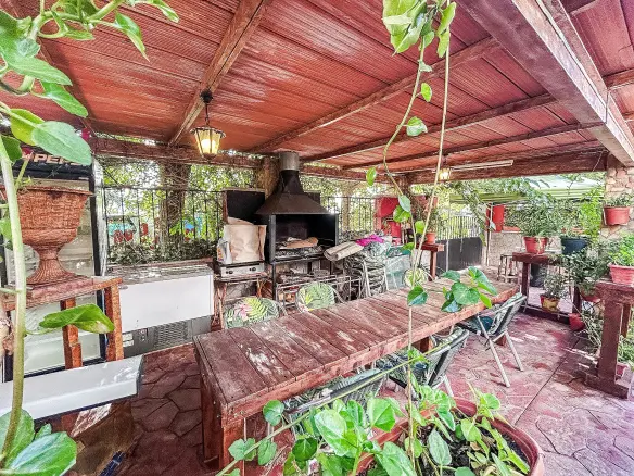 9-bedroom Semi In Sax, Spain (278 M²)