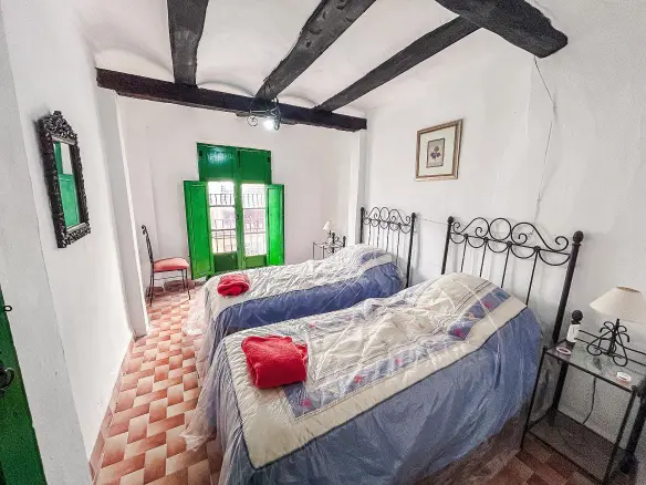 4-bedroom Townhouse In Onil, Spain (160 M²)