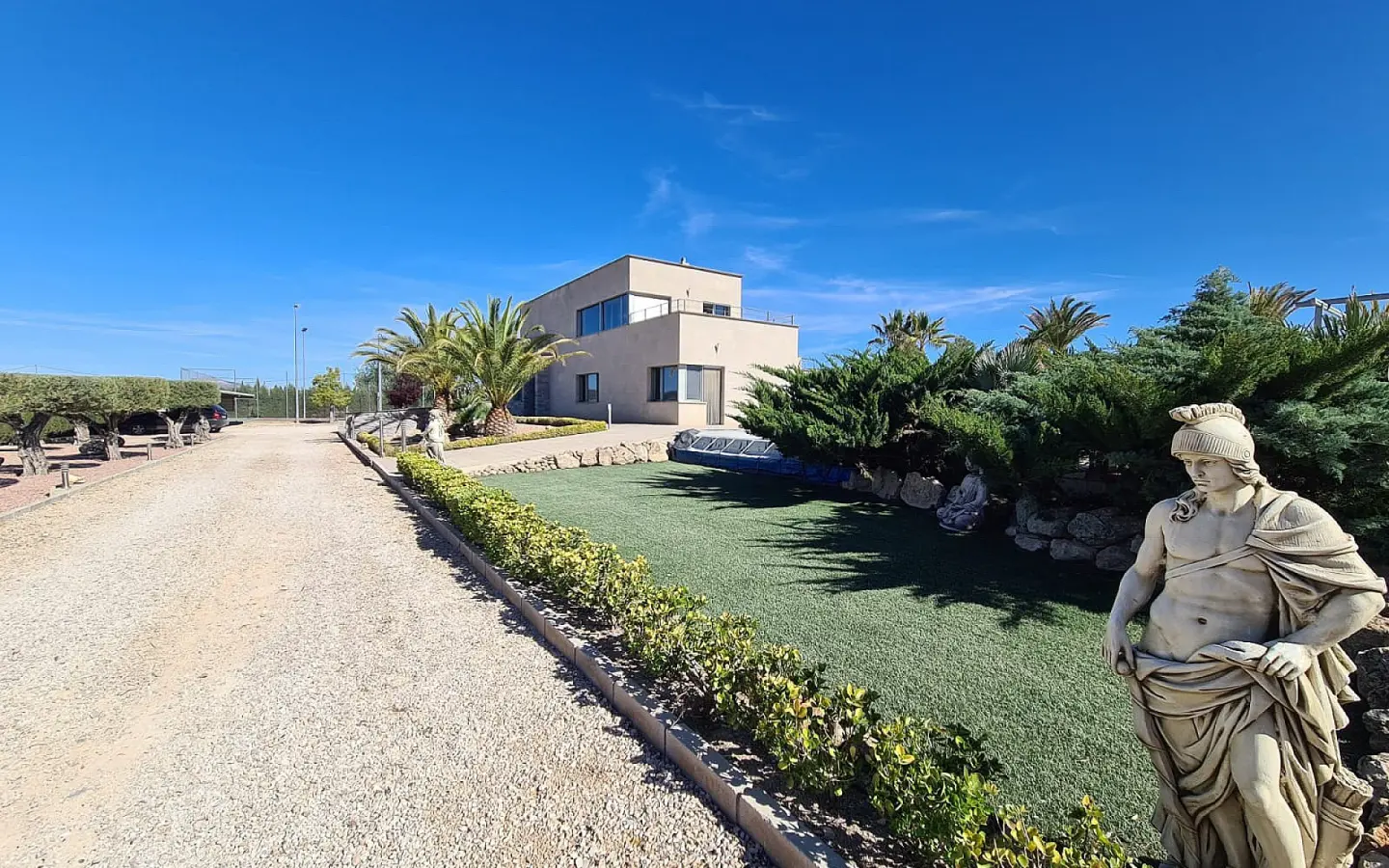 5-bedroom Detached Villa In Yecla, Spain (332 M²)