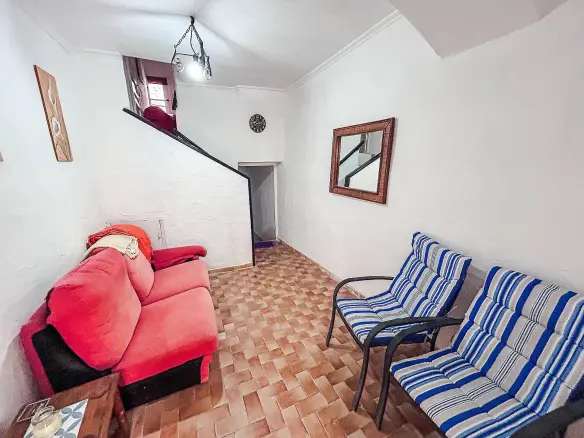 4-bedroom Townhouse In Onil, Spain (160 M²)