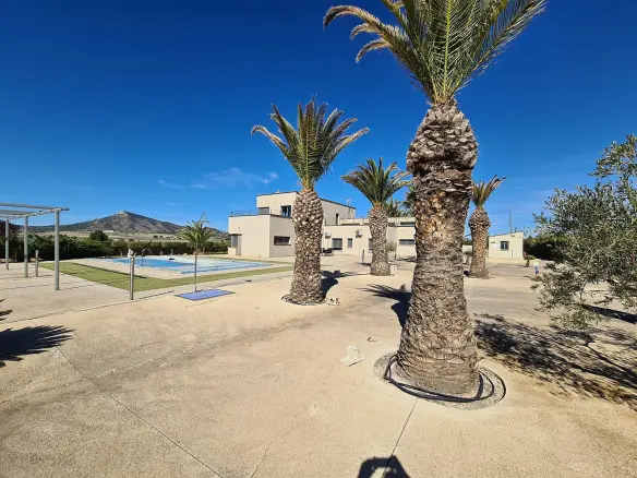 5-bedroom Detached Villa In Yecla, Spain (332 M²)
