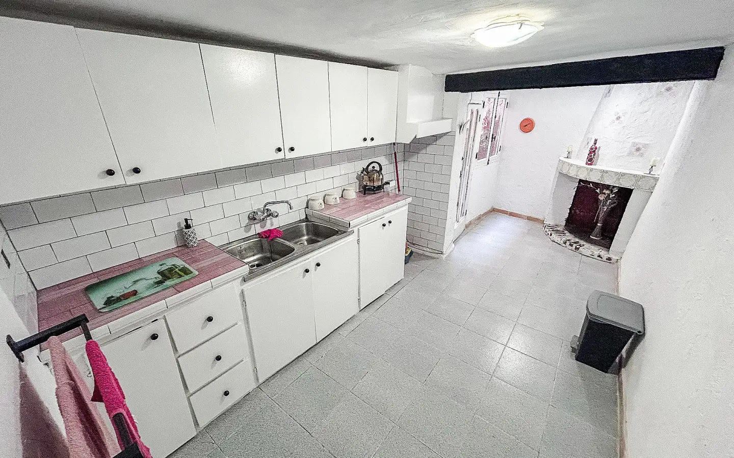 4-bedroom Townhouse In Onil, Spain (160 M²)