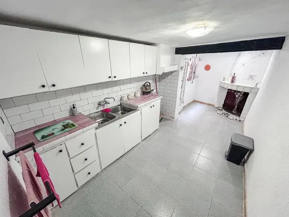 4-bedroom Townhouse In Onil, Spain (160 M²)