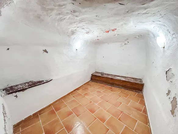 4-bedroom Cave House In Casas Del Señor, Spain (250 M²)