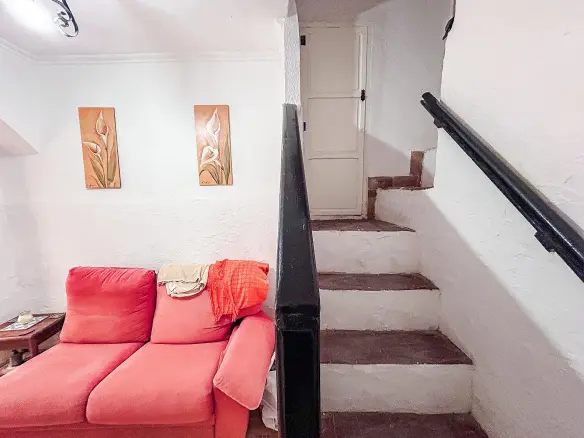 4-bedroom Townhouse In Onil, Spain (160 M²)
