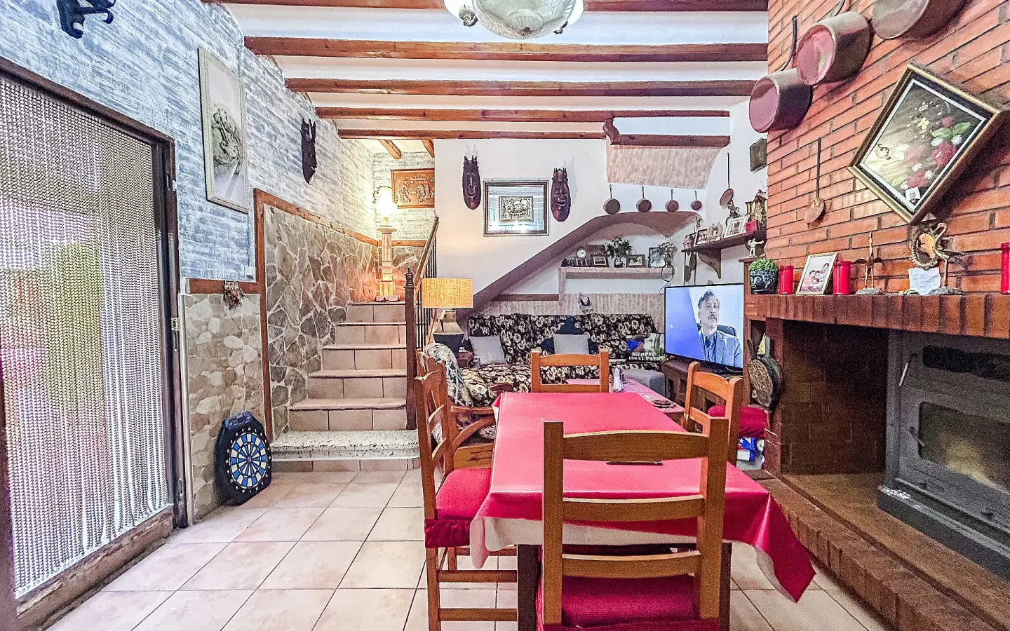 9-bedroom Semi In Sax, Spain (278 M²)