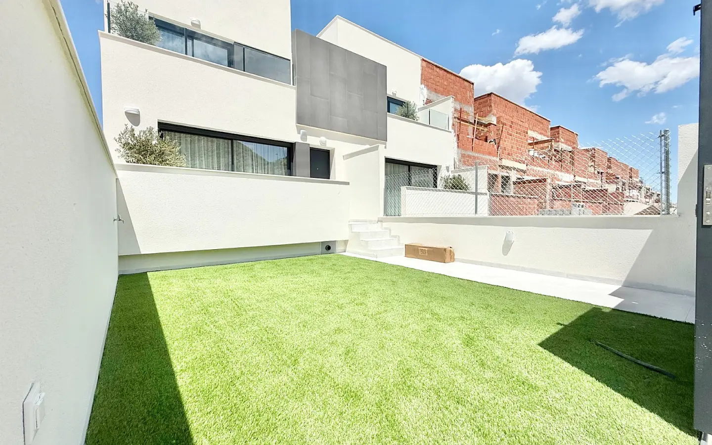 3-bedroom Detached Villa In Cox, Spain (81 M²)