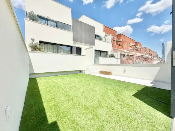 3-bedroom Detached Villa In Cox, Spain (81 M²)