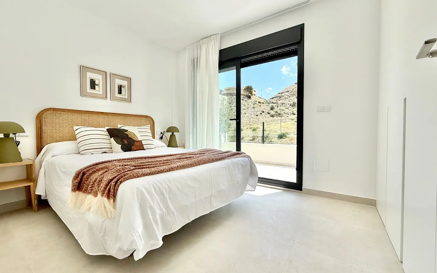 3-bedroom Detached Villa In Cox, Spain (81 M²)