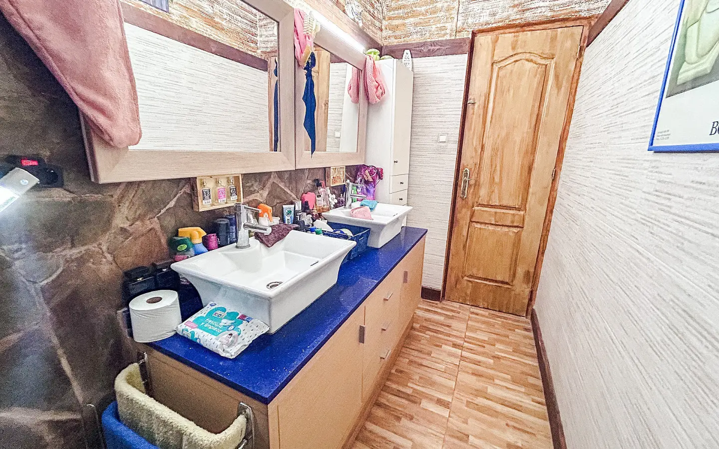 9-bedroom Semi In Sax, Spain (278 M²)
