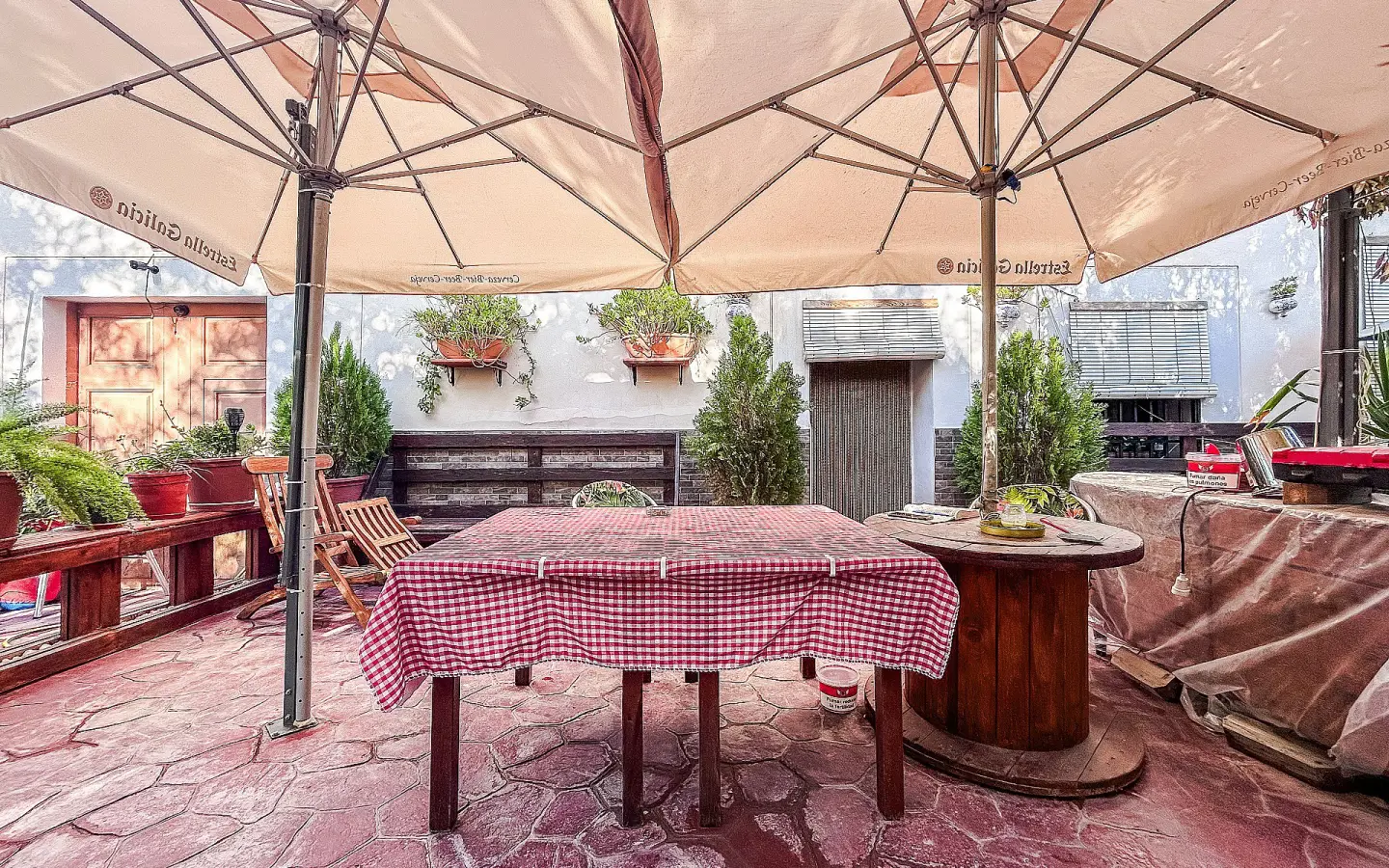 9-bedroom Semi In Sax, Spain (278 M²)